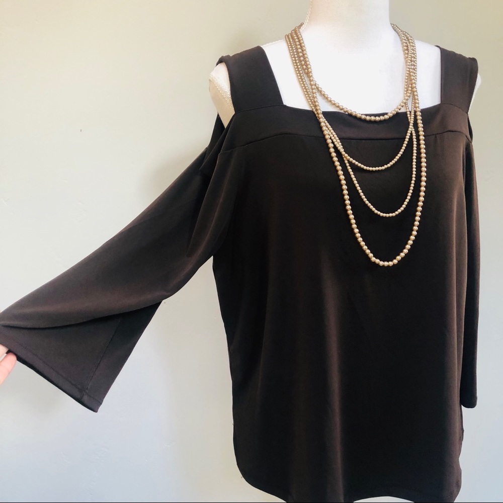 CHICO’S Cold Shoulder 3/4 Sleeve Top in Cocoa Bean